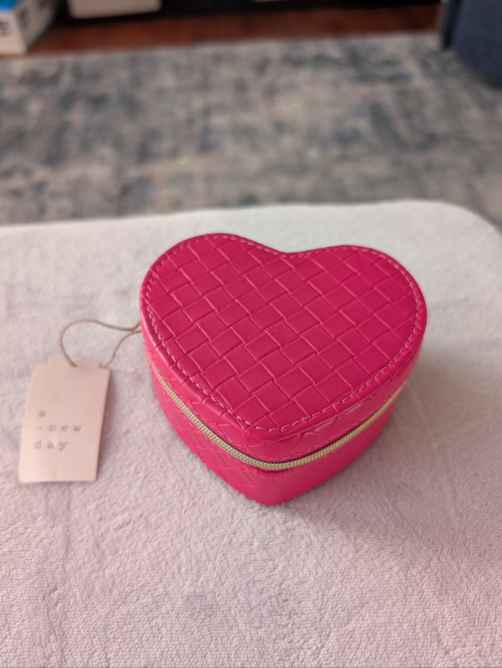 A New Day Heart Shaped Pink Travel Size Zip Jewelry Box NWT